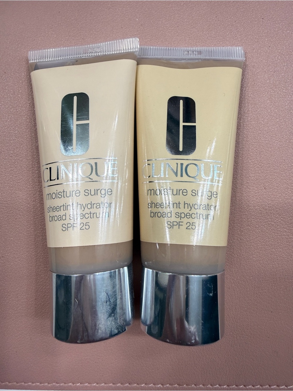 Clinique Sheertint Hydrator SPF 25 - Universal Light Medium Beige